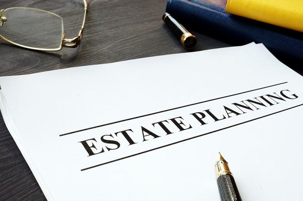 Paper that says "estate Planning"
